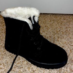 Black Ankle snow boots